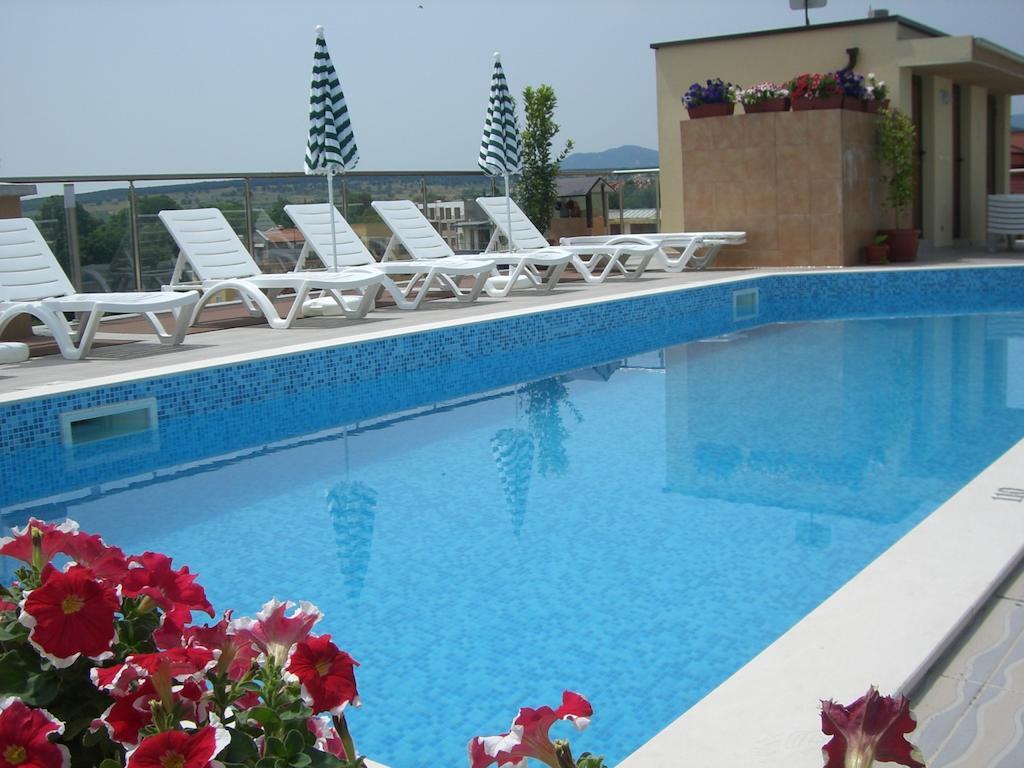Apartments In Relax Complex Fantasy Hisarya Bagian luar foto