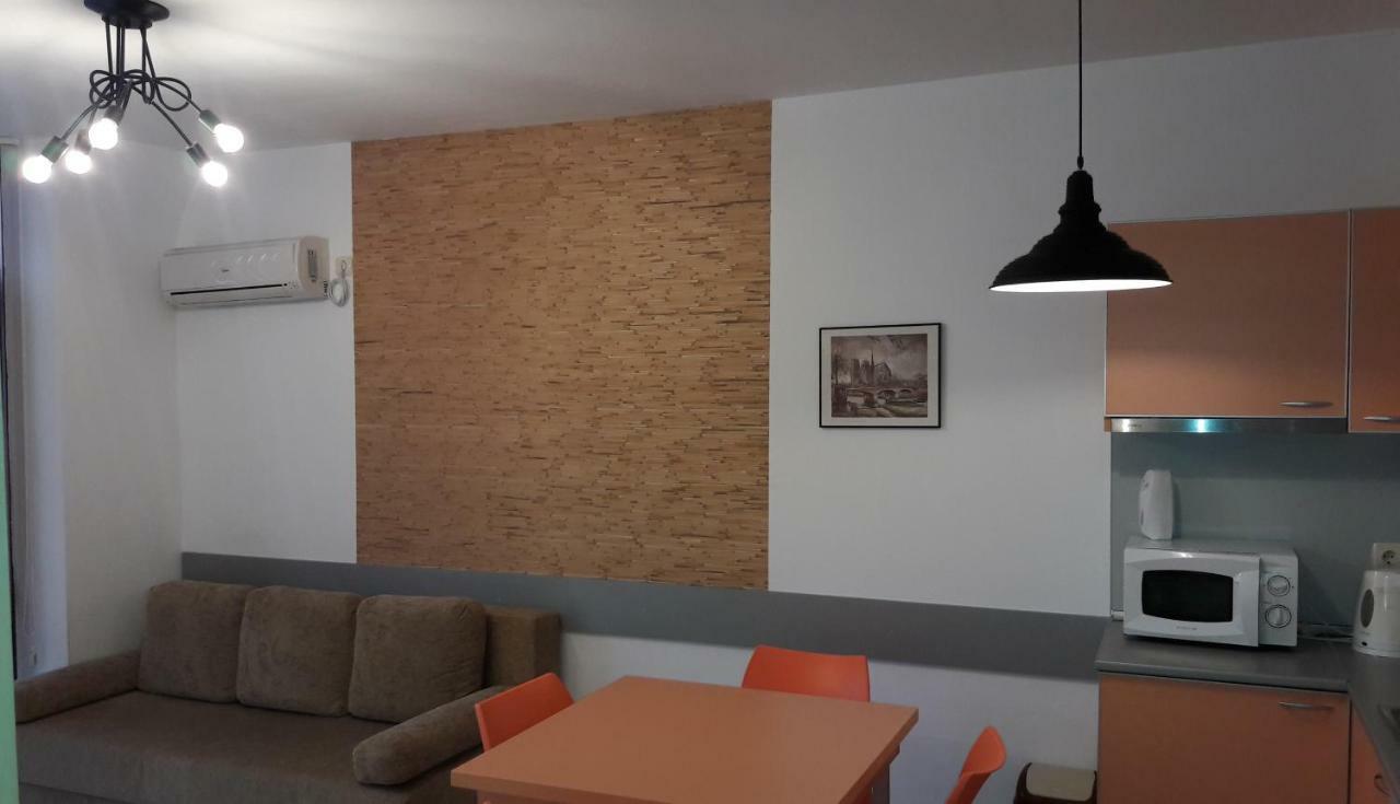 Apartments In Relax Complex Fantasy Hisarya Bagian luar foto